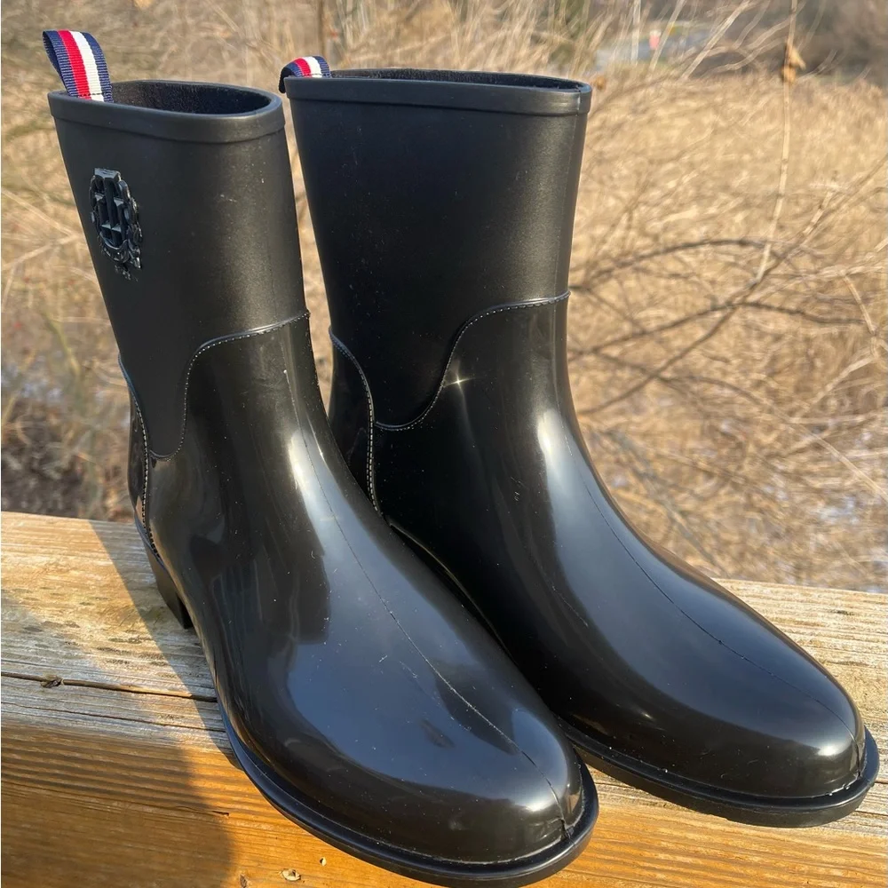 Tommy Hilfiger Women’s Kraig Black Winter & Rain Boots - Like new!